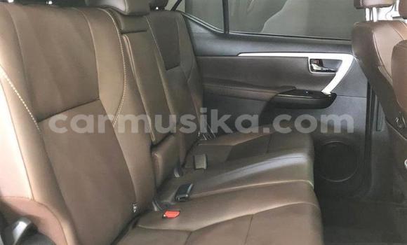 Acheter Occasion Voiture Toyota Fortuner Blanc à Beitbridge, Matabeleland South Acheter Occasion Voiture Toyota Fortuner Blanc à Beitbridge, Matabeleland South