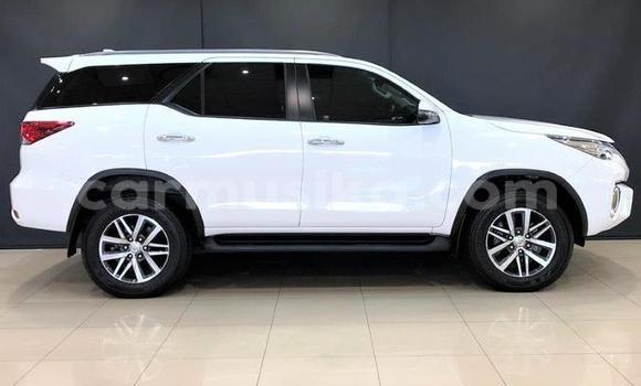 Acheter Occasion Voiture Toyota Fortuner Blanc à Beitbridge, Matabeleland South Acheter Occasion Voiture Toyota Fortuner Blanc à Beitbridge, Matabeleland South