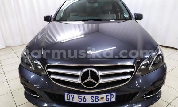 Nunua Ilio tumika Mercedes‒Benz E–Class Fedha Gari ndani ya Beitbridge nchini Matabeleland Kusini Nunua Ilio tumika Mercedes‒Benz E–Class Fedha Gari ndani ya Beitbridge nchini Matabeleland Kusini
