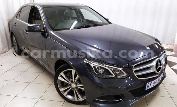 Nunua Ilio tumika Mercedes‒Benz E–Class Fedha Gari ndani ya Beitbridge nchini Matabeleland Kusini Nunua Ilio tumika Mercedes‒Benz E–Class Fedha Gari ndani ya Beitbridge nchini Matabeleland Kusini