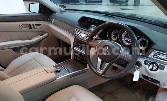 Nunua Ilio tumika Mercedes‒Benz E–Class Fedha Gari ndani ya Beitbridge nchini Matabeleland Kusini Nunua Ilio tumika Mercedes‒Benz E–Class Fedha Gari ndani ya Beitbridge nchini Matabeleland Kusini