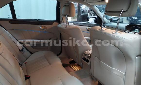 Nunua Ilio tumika Mercedes‒Benz E–Class Fedha Gari ndani ya Beitbridge nchini Matabeleland Kusini Nunua Ilio tumika Mercedes‒Benz E–Class Fedha Gari ndani ya Beitbridge nchini Matabeleland Kusini