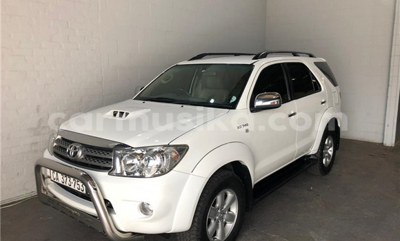 Acheter Occasion Voiture Toyota Fortuner Blanc à Harare, Harare Acheter Occasion Voiture Toyota Fortuner Blanc à Harare, Harare