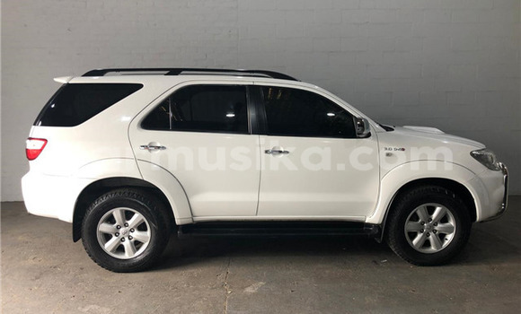 Acheter Occasion Voiture Toyota Fortuner Blanc à Harare, Harare Acheter Occasion Voiture Toyota Fortuner Blanc à Harare, Harare
