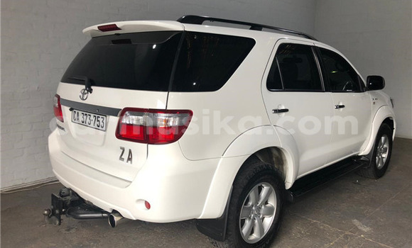 Acheter Occasion Voiture Toyota Fortuner Blanc à Harare, Harare Acheter Occasion Voiture Toyota Fortuner Blanc à Harare, Harare