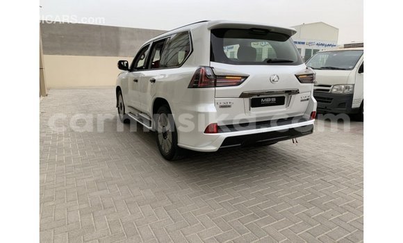 Acheter Import Voiture Lexus LX Blanc à Import - Dubai, Harare Acheter Import Voiture Lexus LX Blanc à Import - Dubai, Harare