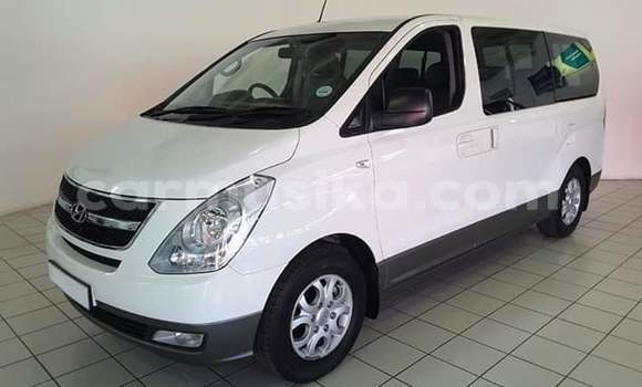 Acheter Occasion Voiture Hyundai Starex (H-1) Blanc à Avondale, Harare Acheter Occasion Voiture Hyundai Starex (H-1) Blanc à Avondale, Harare
