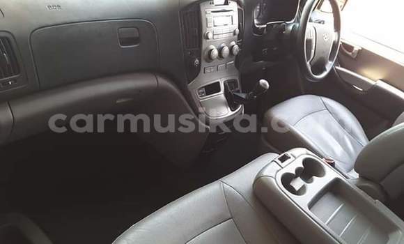 Acheter Occasion Voiture Hyundai Starex (H-1) Blanc à Avondale, Harare Acheter Occasion Voiture Hyundai Starex (H-1) Blanc à Avondale, Harare