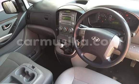 Acheter Occasion Voiture Hyundai Starex (H-1) Blanc à Avondale, Harare Acheter Occasion Voiture Hyundai Starex (H-1) Blanc à Avondale, Harare