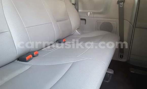 Acheter Occasion Voiture Hyundai Starex (H-1) Blanc à Avondale, Harare Acheter Occasion Voiture Hyundai Starex (H-1) Blanc à Avondale, Harare