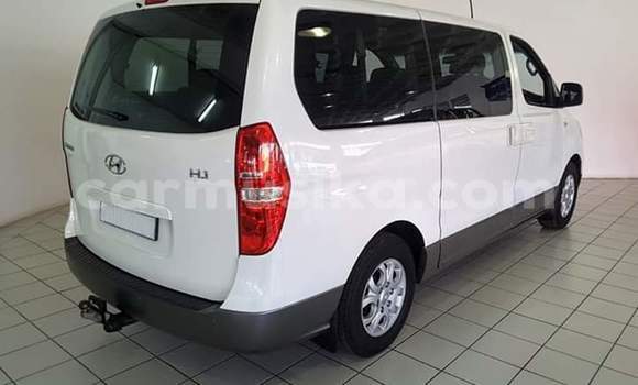 Acheter Occasion Voiture Hyundai Starex (H-1) Blanc à Avondale, Harare Acheter Occasion Voiture Hyundai Starex (H-1) Blanc à Avondale, Harare