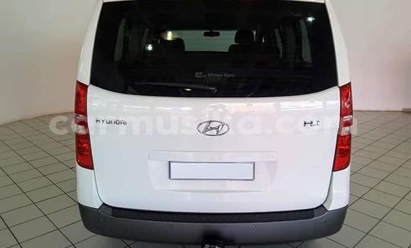 Acheter Occasion Voiture Hyundai Starex (H-1) Blanc à Avondale, Harare Acheter Occasion Voiture Hyundai Starex (H-1) Blanc à Avondale, Harare
