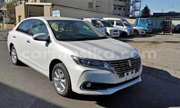 Buy Used Toyota Premio White Car in Beitbridge in Matabeleland South