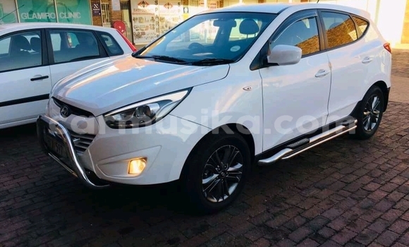 Buy Used Hyundai ix35 White Car in Beitbridge in Matabeleland South
