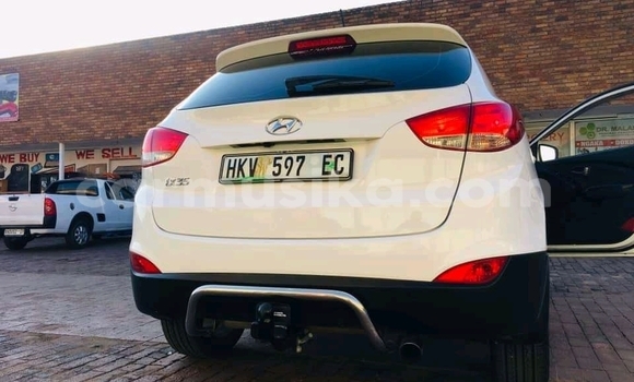 Nunua Ilio tumika Hyundai ix35 Nyeupe Gari ndani ya Beitbridge nchini Matabeleland Kusini Nunua Ilio tumika Hyundai ix35 Nyeupe Gari ndani ya Beitbridge nchini Matabeleland Kusini