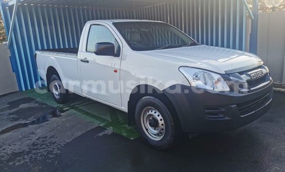 Nunua Ilio tumika Isuzu KB Nyeupe Gari ndani ya Beitbridge nchini Matabeleland Kusini