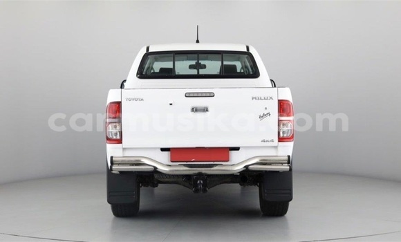 Tenga Tsaru Toyota Hilux Chena Mota in Beitbridge in Matabeleland South Tenga Tsaru Toyota Hilux Chena Mota in Beitbridge in Matabeleland South