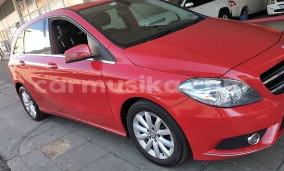 Acheter Occasion Voiture Mercedes‒Benz B-klasse Rouge à Beitbridge, Matabeleland South Acheter Occasion Voiture Mercedes‒Benz B-klasse Rouge à Beitbridge, Matabeleland South