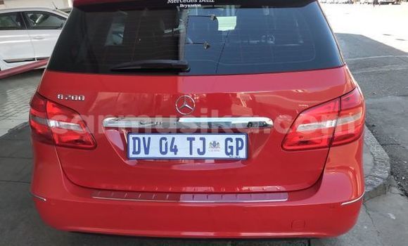 Acheter Occasion Voiture Mercedes‒Benz B-klasse Rouge à Beitbridge, Matabeleland South Acheter Occasion Voiture Mercedes‒Benz B-klasse Rouge à Beitbridge, Matabeleland South