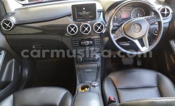 Acheter Occasion Voiture Mercedes‒Benz B-klasse Rouge à Beitbridge, Matabeleland South Acheter Occasion Voiture Mercedes‒Benz B-klasse Rouge à Beitbridge, Matabeleland South