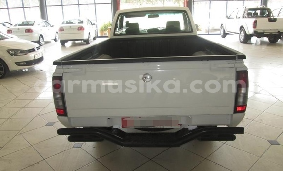 Buy Used Nissan NP 300 White Car in Harare in Harare Buy Used Nissan NP 300 White Car in Harare in Harare