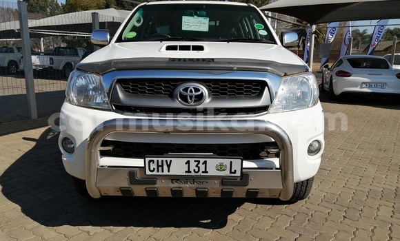 Tenga Tsaru Toyota Hilux Chena Mota in Beitbridge in Matabeleland South Tenga Tsaru Toyota Hilux Chena Mota in Beitbridge in Matabeleland South
