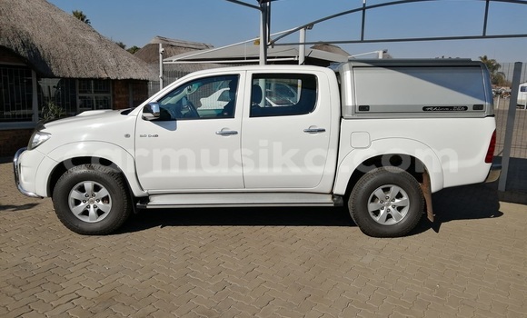 Tenga Tsaru Toyota Hilux Chena Mota in Beitbridge in Matabeleland South Tenga Tsaru Toyota Hilux Chena Mota in Beitbridge in Matabeleland South