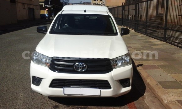 Buy Used Toyota Hilux White Car in Beitbridge in Matabeleland South Buy Used Toyota Hilux White Car in Beitbridge in Matabeleland South