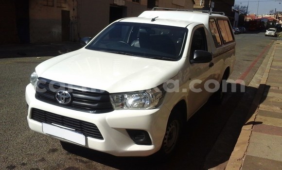 Buy Used Toyota Hilux White Car in Beitbridge in Matabeleland South Buy Used Toyota Hilux White Car in Beitbridge in Matabeleland South