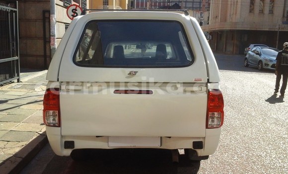Buy Used Toyota Hilux White Car in Beitbridge in Matabeleland South Buy Used Toyota Hilux White Car in Beitbridge in Matabeleland South