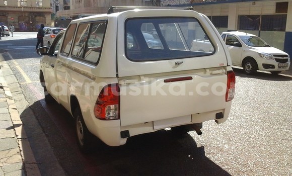 Buy Used Toyota Hilux White Car in Beitbridge in Matabeleland South Buy Used Toyota Hilux White Car in Beitbridge in Matabeleland South