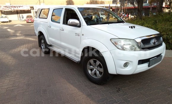 Buy Used Toyota Hilux White Car in Beitbridge in Matabeleland South