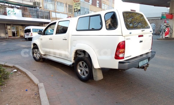 Tenga Tsaru Toyota Hilux Chena Mota in Beitbridge in Matabeleland South Tenga Tsaru Toyota Hilux Chena Mota in Beitbridge in Matabeleland South