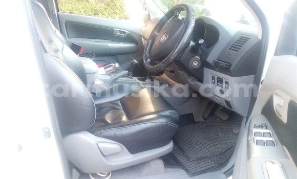 Tenga Tsaru Toyota Hilux Chena Mota in Beitbridge in Matabeleland South Tenga Tsaru Toyota Hilux Chena Mota in Beitbridge in Matabeleland South