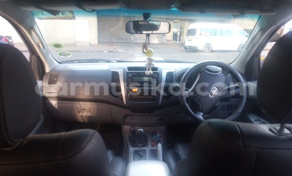 Tenga Tsaru Toyota Hilux Chena Mota in Beitbridge in Matabeleland South Tenga Tsaru Toyota Hilux Chena Mota in Beitbridge in Matabeleland South