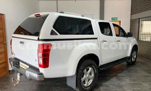Buy Used Isuzu KB White Car in Beitbridge in Matabeleland South Buy Used Isuzu KB White Car in Beitbridge in Matabeleland South