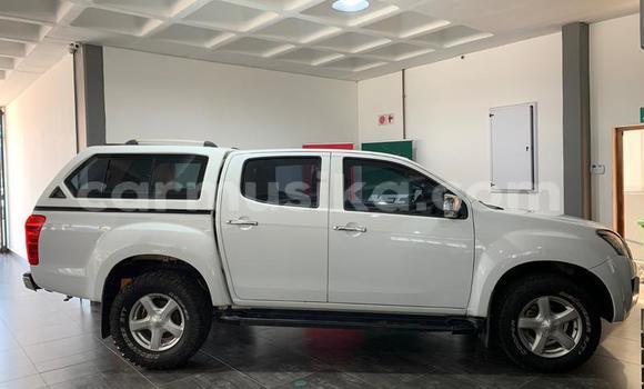 Buy Used Isuzu KB White Car in Beitbridge in Matabeleland South Buy Used Isuzu KB White Car in Beitbridge in Matabeleland South