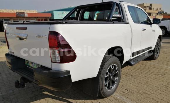 Acheter Occasion Voiture Toyota Hilux Blanc à Beitbridge, Matabeleland South Acheter Occasion Voiture Toyota Hilux Blanc à Beitbridge, Matabeleland South