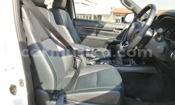 Acheter Occasion Voiture Toyota Hilux Blanc à Beitbridge, Matabeleland South Acheter Occasion Voiture Toyota Hilux Blanc à Beitbridge, Matabeleland South