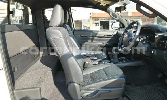 Acheter Occasion Voiture Toyota Hilux Blanc à Beitbridge, Matabeleland South Acheter Occasion Voiture Toyota Hilux Blanc à Beitbridge, Matabeleland South