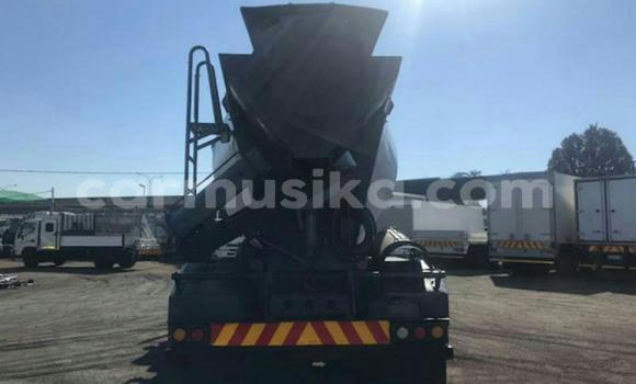 Nunua Ilio tumika Mercedes‒Benz Arocs Nyeupe Lori ndani ya Beitbridge nchini Matabeleland Kusini Nunua Ilio tumika Mercedes‒Benz Arocs Nyeupe Lori ndani ya Beitbridge nchini Matabeleland Kusini