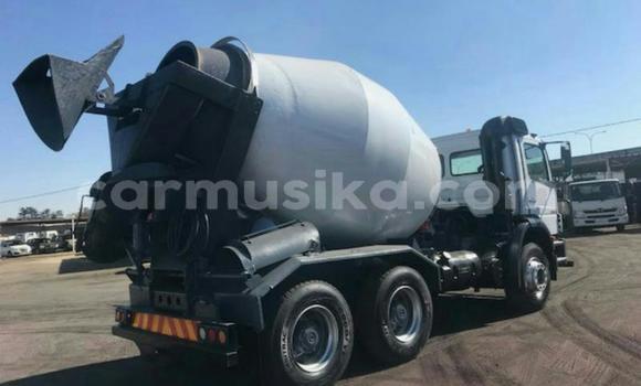 Nunua Ilio tumika Mercedes‒Benz Arocs Nyeupe Lori ndani ya Beitbridge nchini Matabeleland Kusini Nunua Ilio tumika Mercedes‒Benz Arocs Nyeupe Lori ndani ya Beitbridge nchini Matabeleland Kusini