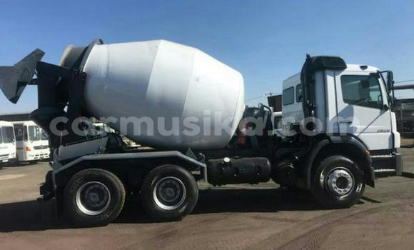 Nunua Ilio tumika Mercedes‒Benz Arocs Nyeupe Lori ndani ya Beitbridge nchini Matabeleland Kusini Nunua Ilio tumika Mercedes‒Benz Arocs Nyeupe Lori ndani ya Beitbridge nchini Matabeleland Kusini