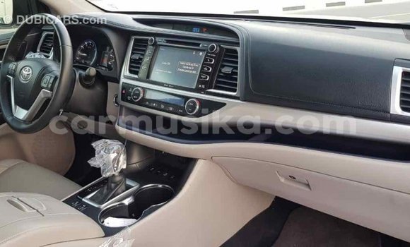 Tenga Imported Toyota Highlander Nhema Mota in Import - Dubai in Harare Tenga Imported Toyota Highlander Nhema Mota in Import - Dubai in Harare