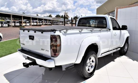 Buy Used Mazda BT-50 White Car in Beitbridge in Matabeleland South