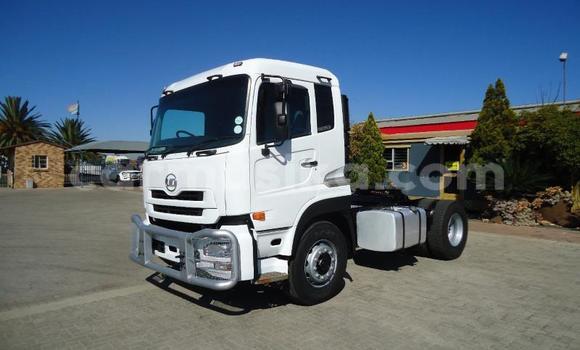 Nunua Ilio tumika Nissan Urvan Nyeupe Gari ndani ya Beitbridge nchini Matabeleland Kusini