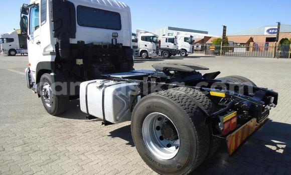 Acheter Occasion Voiture Nissan Urvan Blanc à Beitbridge, Matabeleland South Acheter Occasion Voiture Nissan Urvan Blanc à Beitbridge, Matabeleland South