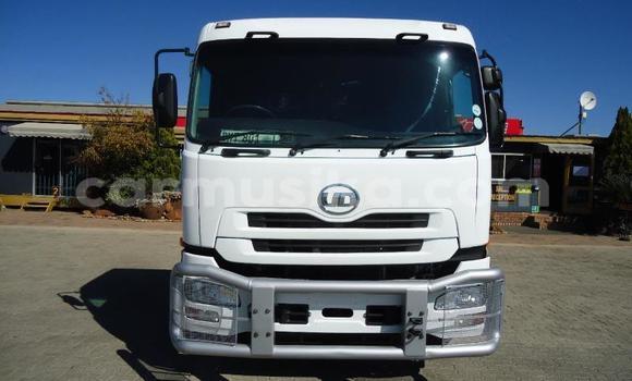 Acheter Occasion Voiture Nissan Urvan Blanc à Beitbridge, Matabeleland South Acheter Occasion Voiture Nissan Urvan Blanc à Beitbridge, Matabeleland South