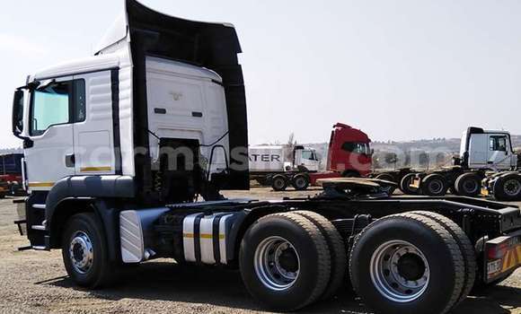 Acheter Occasion Voiture Marcos Mantis Blanc à Beitbridge, Matabeleland South Acheter Occasion Voiture Marcos Mantis Blanc à Beitbridge, Matabeleland South