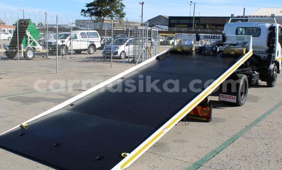 Nunua Ilio tumika Isuzu Elf Nyeupe Lori ndani ya Beitbridge nchini Matabeleland Kusini Nunua Ilio tumika Isuzu Elf Nyeupe Lori ndani ya Beitbridge nchini Matabeleland Kusini